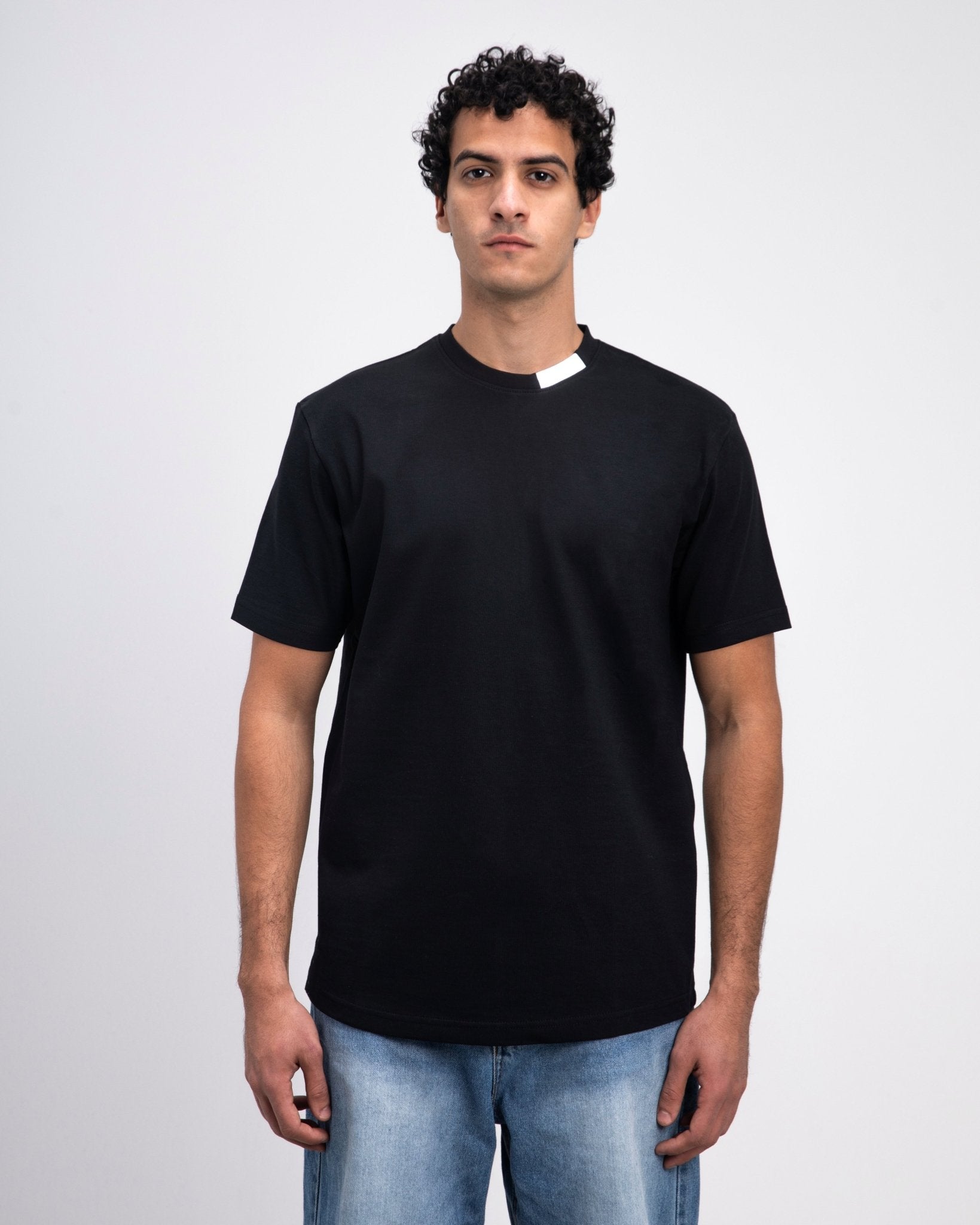 Black Essential T-Shirt - Fabrcs