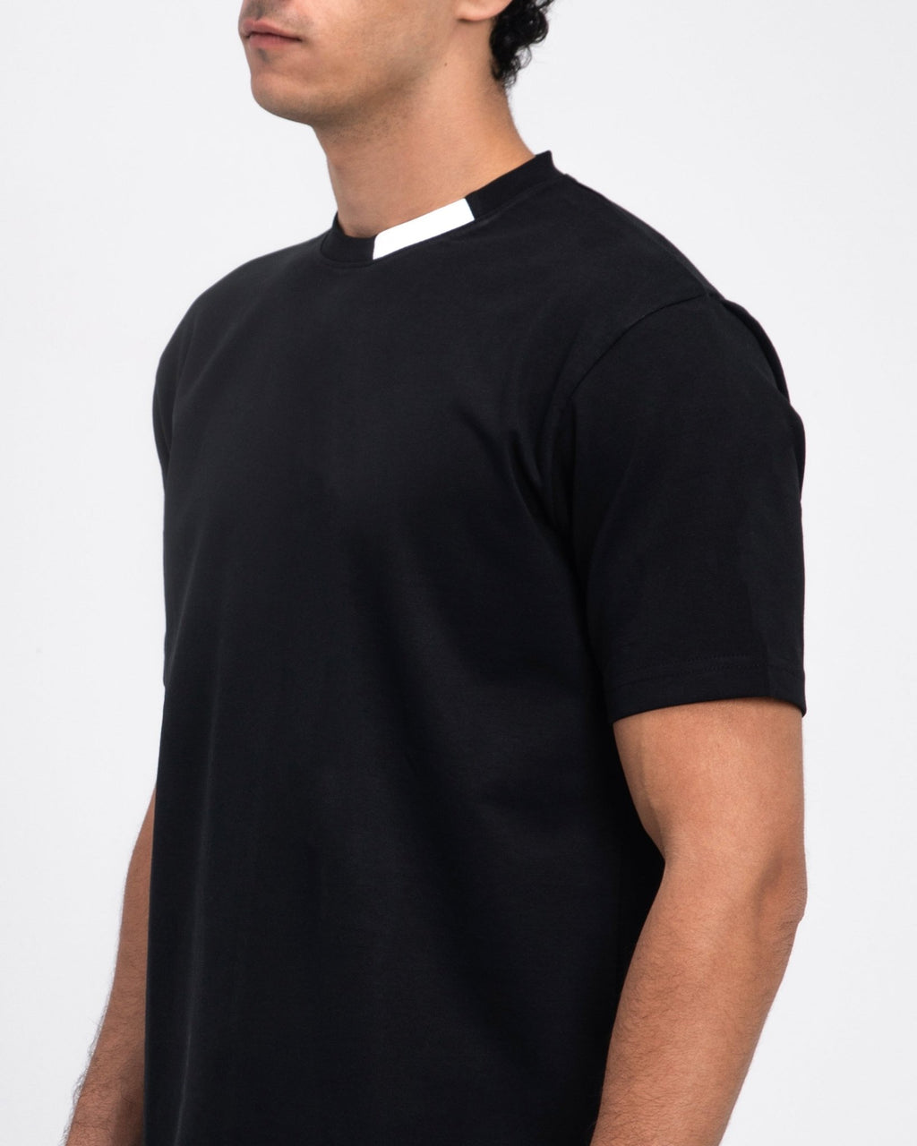 Black Essential T-Shirt - Fabrcs