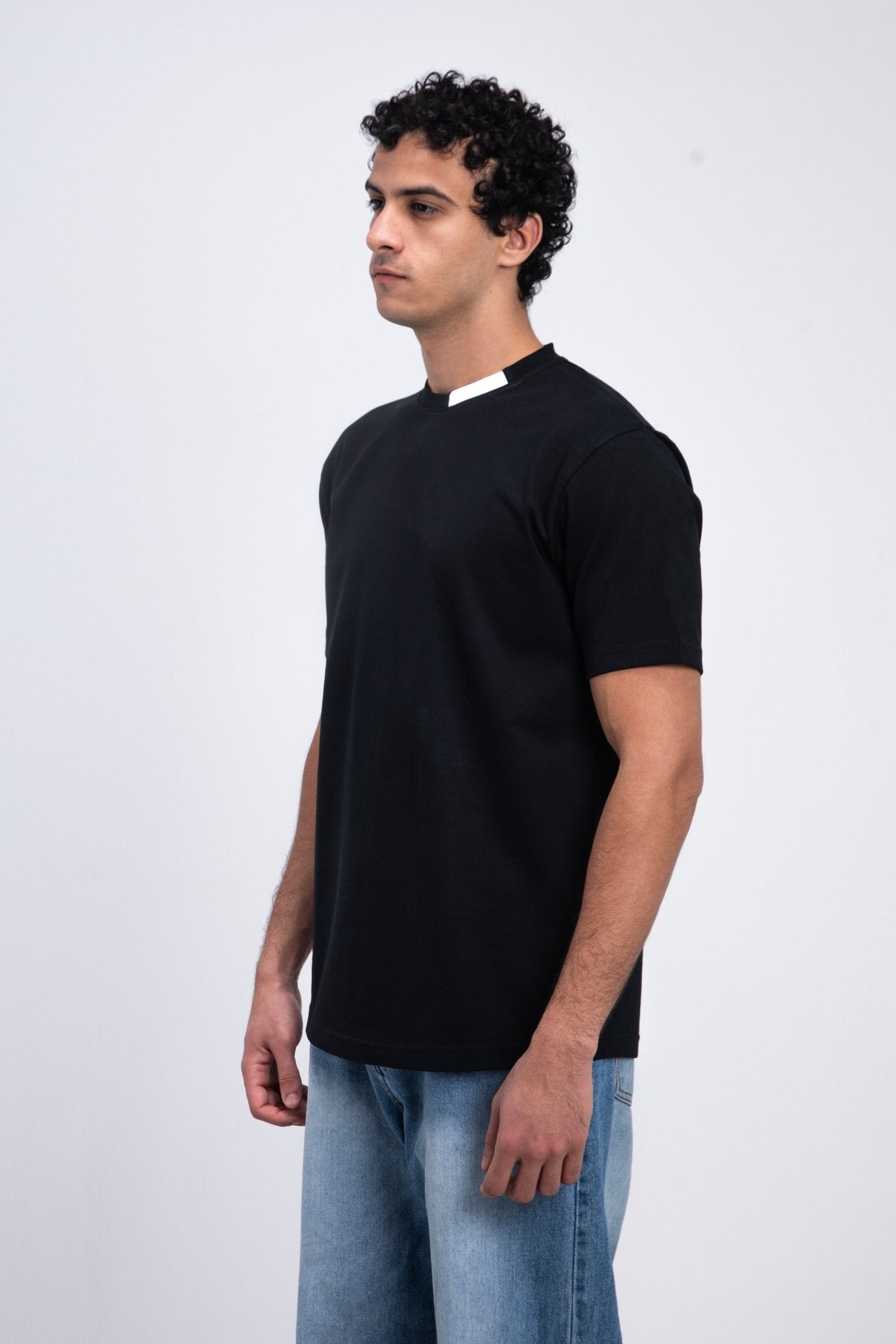 Black Essential T-Shirt - Fabrcs