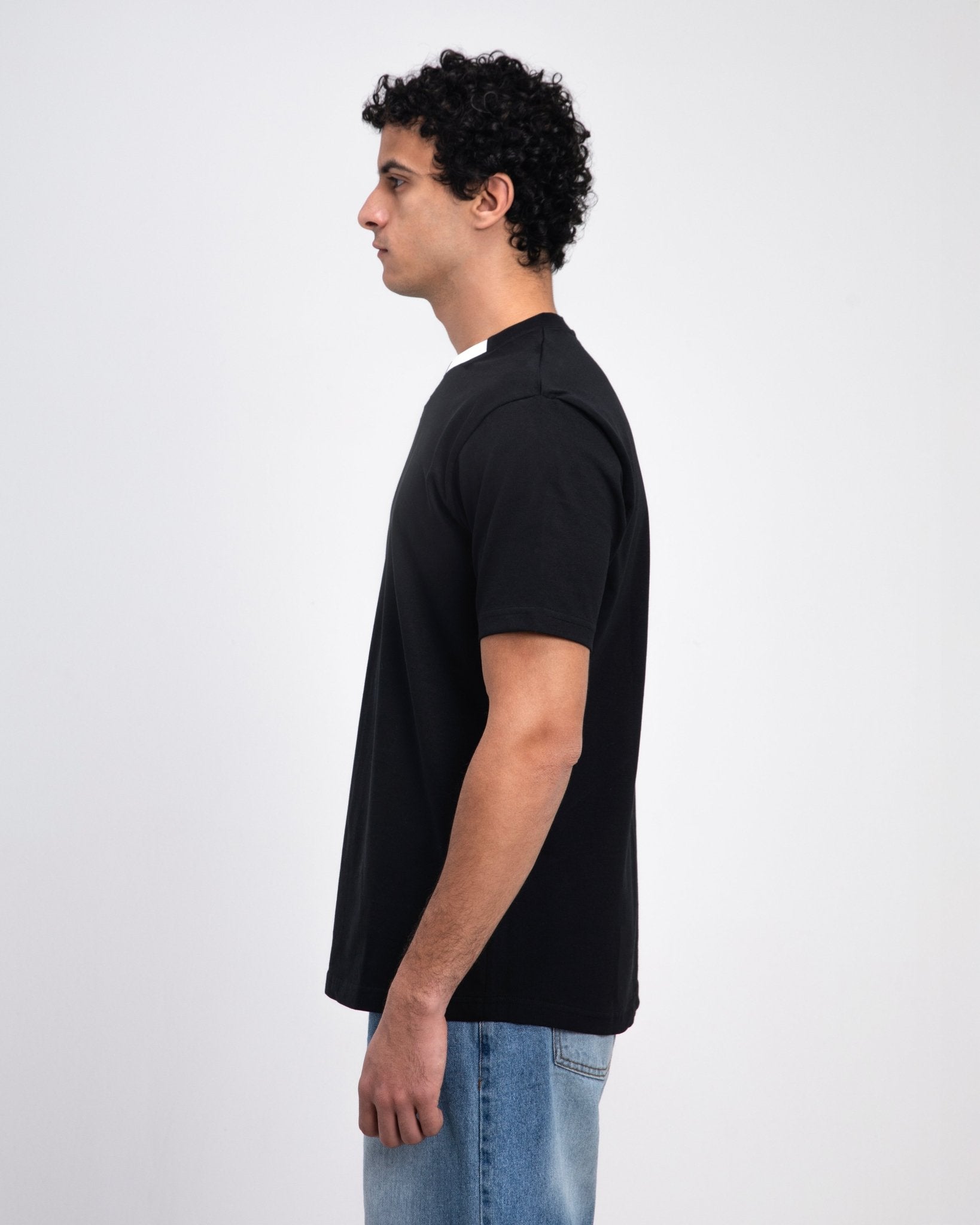 Black Essential T-Shirt - Fabrcs